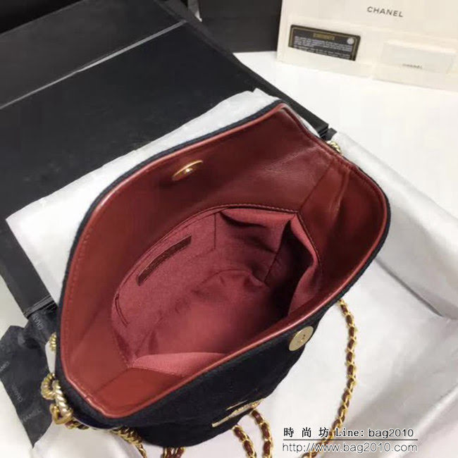 香奈兒CHANEL 57861 2018款徽章水桶包 時尚簡約風格 DSC1266